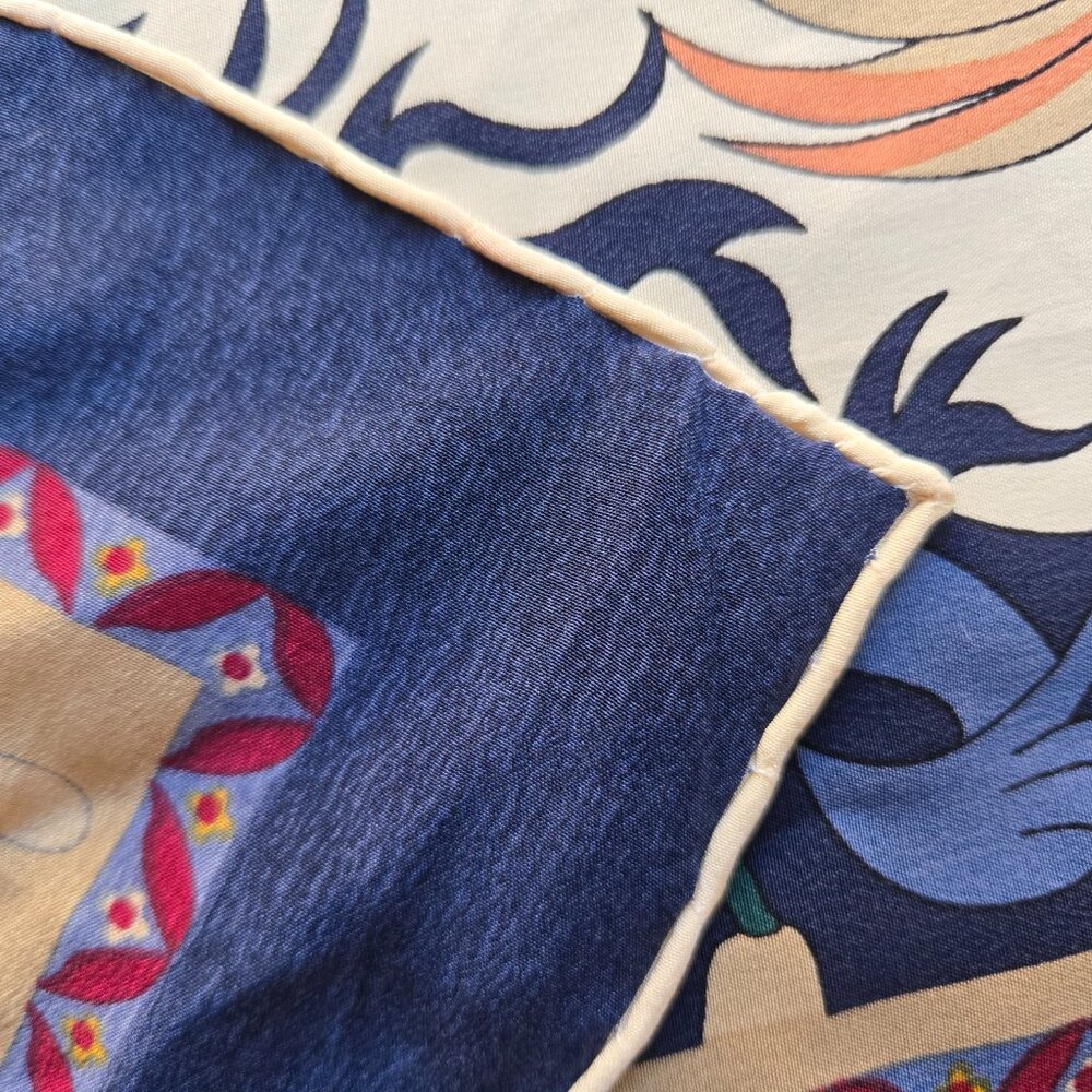 Piramit Turkish Silk Scarf with hand-rolled hems - Picture 4 of 8